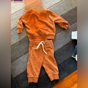 Baby Gap sweat suit sz 3-6 M
